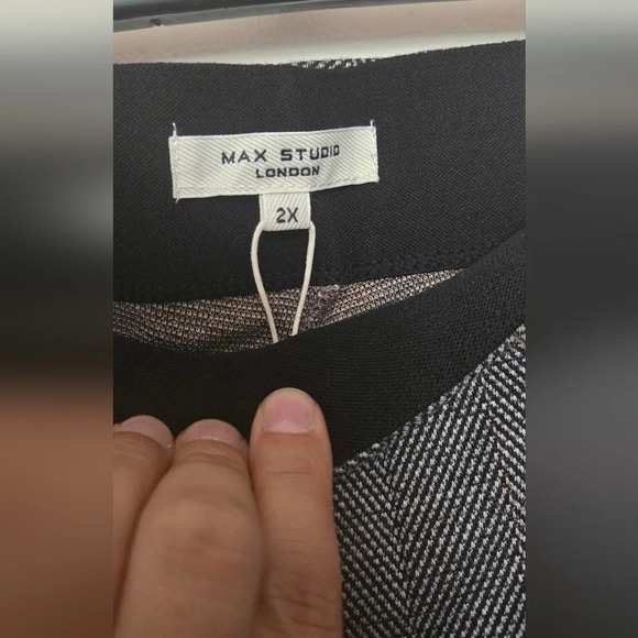 Max Studio Women's Wide Leg Pleated Pant - Picture 4 of 7